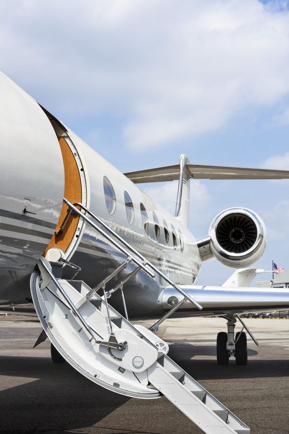 charter a private jet