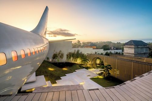 cost of a reservation for the Private Jet Villa